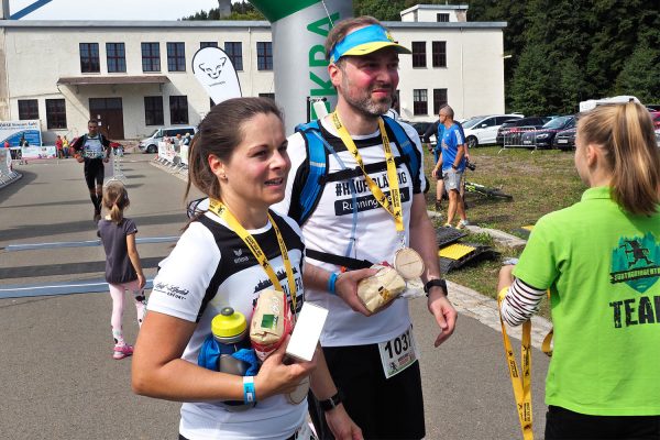 Südthüringentrail 2018 . Im Simson-Gewerbepark im Ziel: Katja Faßler + Falko Jäger