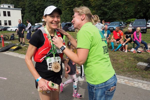 Südthüringentrail 2018 . Im Simson-Gewerbepark im Ziel: Kirsten Gerth