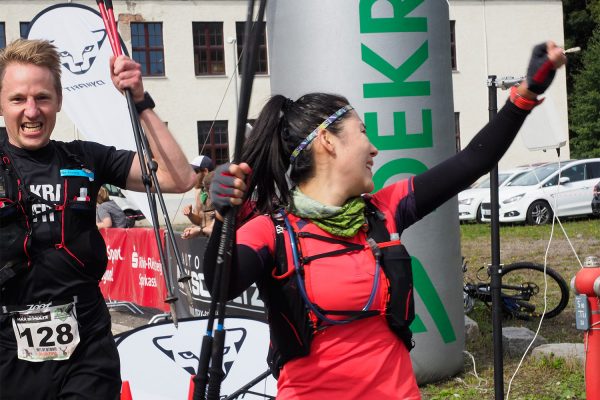 Südthüringentrail 2018 . Im Simson-Gewerbepark im Ziel: Tobias Gerber + Yu Zhang