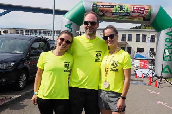 Südthüringentrail 2018 . Im Simson-Gewerbepark im Ziel: Katja Faßler, Falko Jäger + Eva Sippel