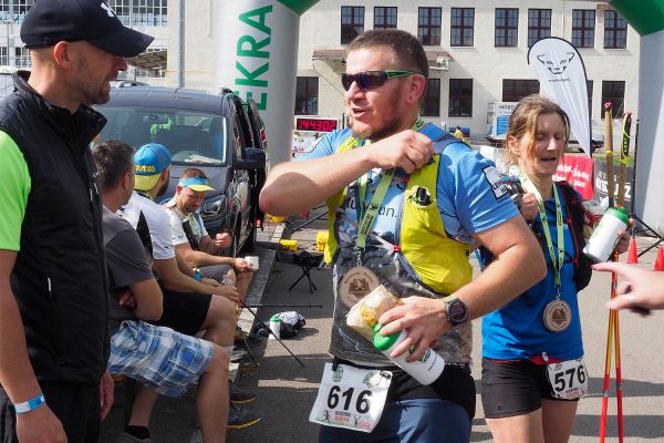 Südthüringentrail 2018 . Im Simson-Gewerbepark im Ziel: Carsten Schafft + Marlen Saam