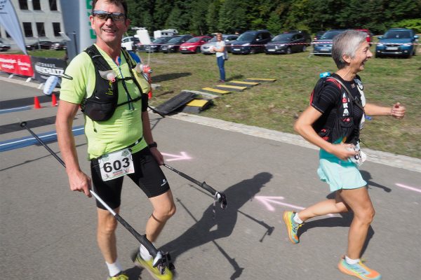 Südthüringentrail 2018 . Im Simson-Gewerbepark im Ziel: Peter + Antje John-Müller