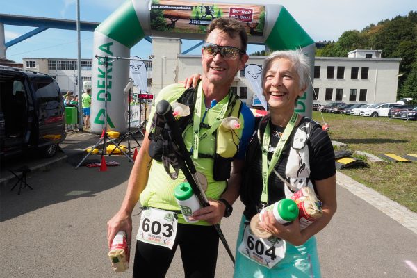 Südthüringentrail 2018 . Im Simson-Gewerbepark im Ziel: Peter + Antje John-Müller