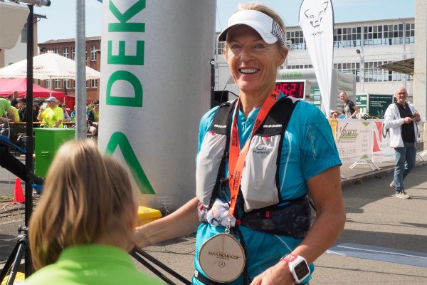 Südthüringentrail 2018 . Im Simson-Gewerbepark im Ziel: Katrin Jeschke