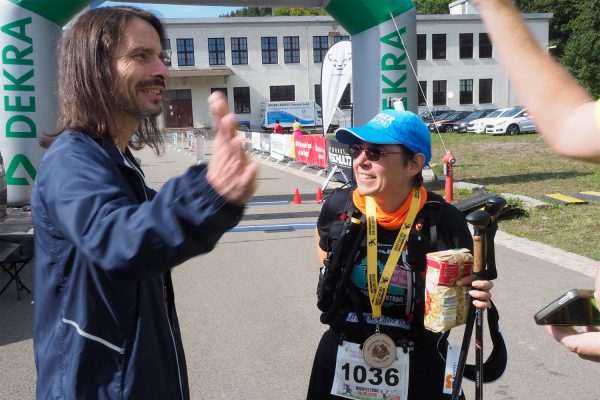 Südthüringentrail 2018 . Im Simson-Gewerbepark im Ziel: Kuno Konowski + Corinna-Fisun Arndt