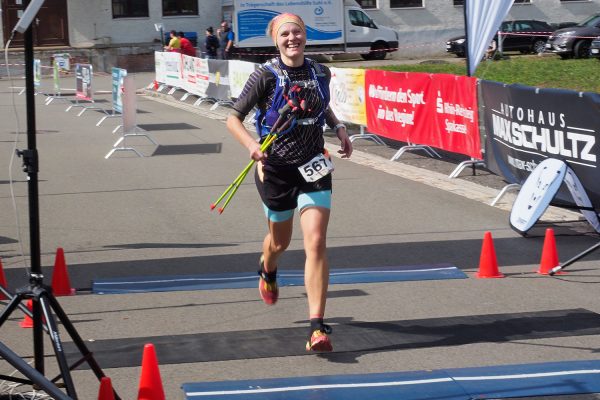 Südthüringentrail 2018 . Im Simson-Gewerbepark im Ziel: Julia Steitz