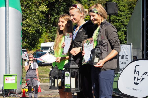 Südthüringentrail 2018 . Siegerehrung: Riesentrail w: 2. Monika Kahl, 1. Romy Mey, 3. Manuela Hartung