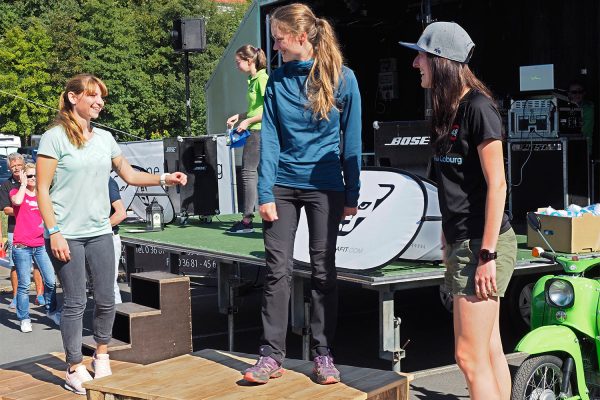 Südthüringentrail 2018 . Siegerehrung: Wichteltrail Women: 2. Kathrin Werner, 1. Anne Gründler, 3. Vera Brunner