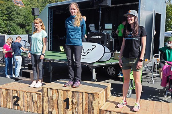 Südthüringentrail 2018 . Siegerehrung: Wichteltrail Women: 2. Kathrin Werner, 1. Anne Gründler, 3. Vera Brunner