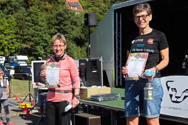 Südthüringentrail 2018 . Siegerehrung: Wichteltrail Senior Master Women: 2. Sabine Wahrenberg, 1. Christine Lieb