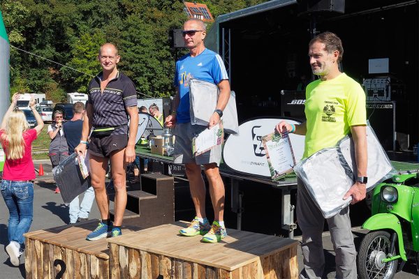 Südthüringentrail 2018 . Siegerehrung: Wichteltrail Senior Master Men: 2. Michael Grimm, 1. Frank Ohlhorst, 3. Jochen Gründler