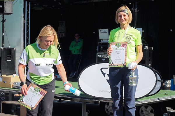 Südthüringentrail 2018 . Siegerehrung: Riesentrail Master Women: 2. Annette Lehmann, 1. Manuela Hartung