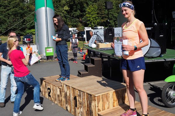 Südthüringentrail 2018 . Siegerehrung: Heldentrail Women: 2. Carolin Weimer, 3. Maria Blauth