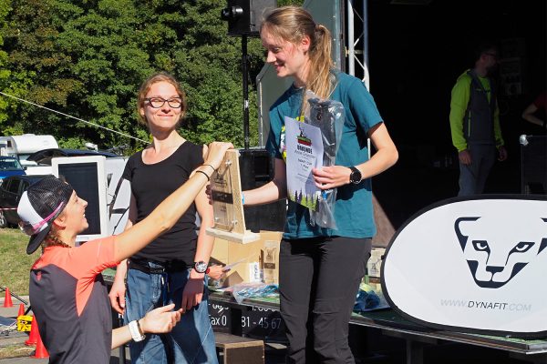 Südthüringentrail 2018 . Siegerehrung: German Trailrunning Cup: Smart Cup Frauen: 2. Helén Schrötter, 1. Anne Gründler