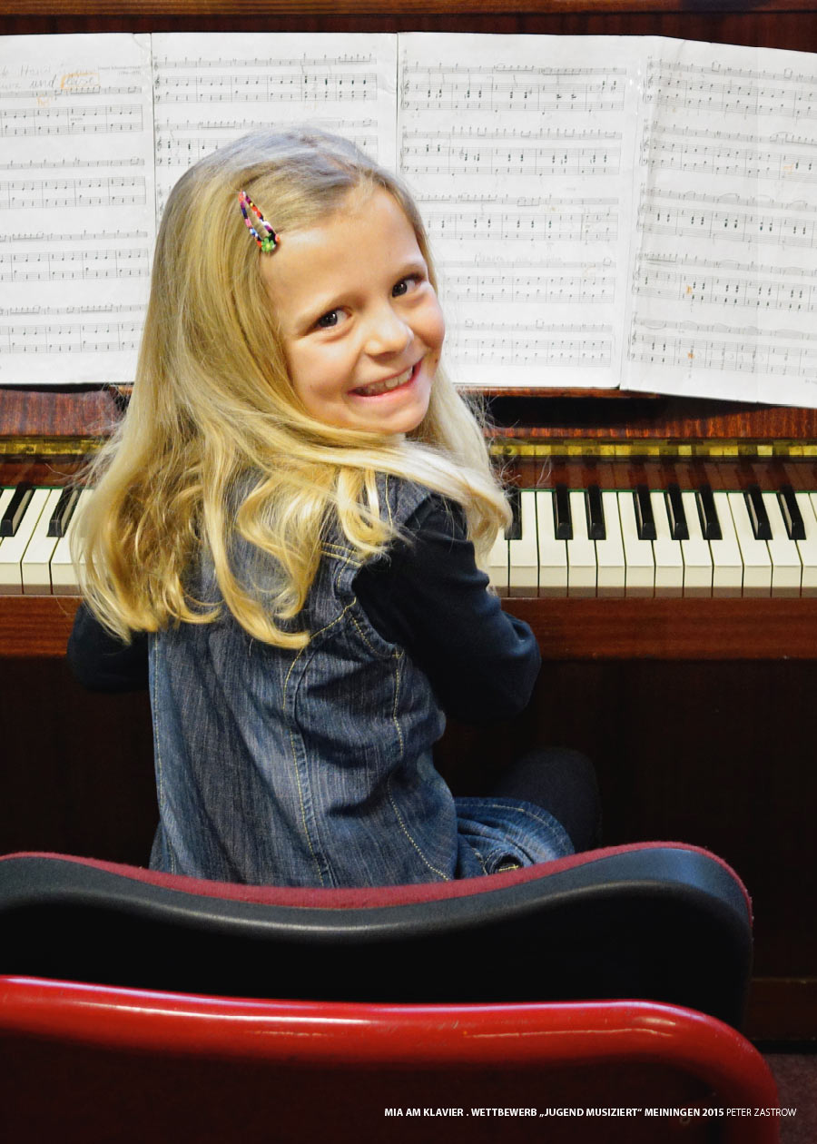 Mia am Klavier . Landeswettbewerb "Jugend musiziert" Meiningen 2015 (Foto: Peter Zastrow)