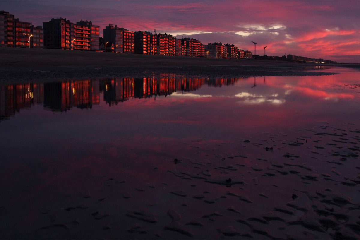 Spiegelung am Strand bei Ster der Zee . Koksijde . Fotoclubtour Flandern 2013 (Foto: Manuela Hahnebach)