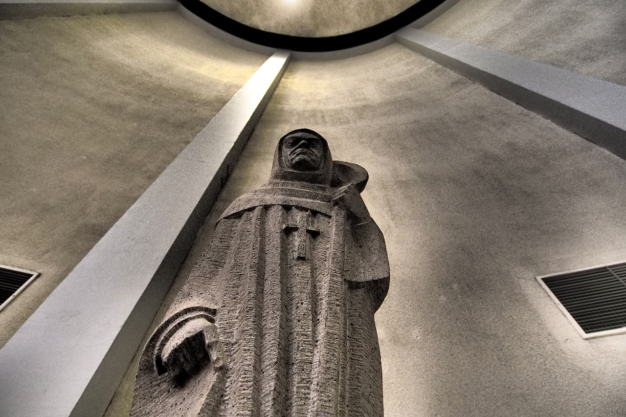 Skulptur Sint Idesbald in der Onze Lieve Vrouw ter Duinenkerk . Koksijde . Fotoclubtour Flandern 2013 (Foto: Andreas Kuhrt)