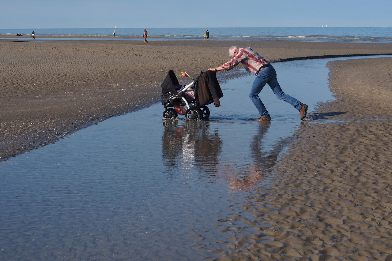 Am Strand von Sint Idesbald . Koksijde . Fotoclubtour Flandern 2013 (Foto: Manuela Hahnebach)