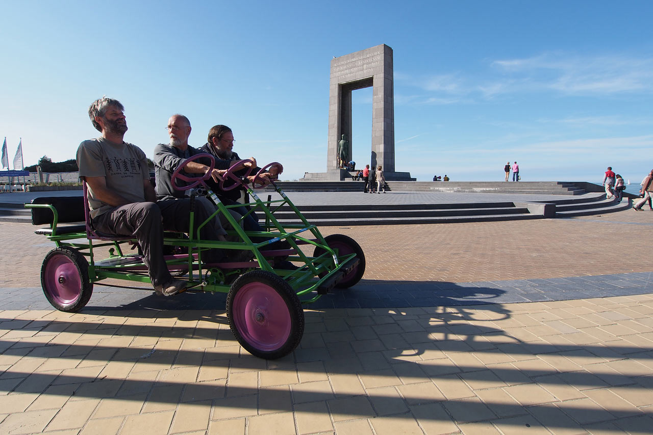 Fahrrad an der Strandpromenade von De Panne . Fotoclubtour Flandern 2013 (Foto: Manuela Hahnebach)