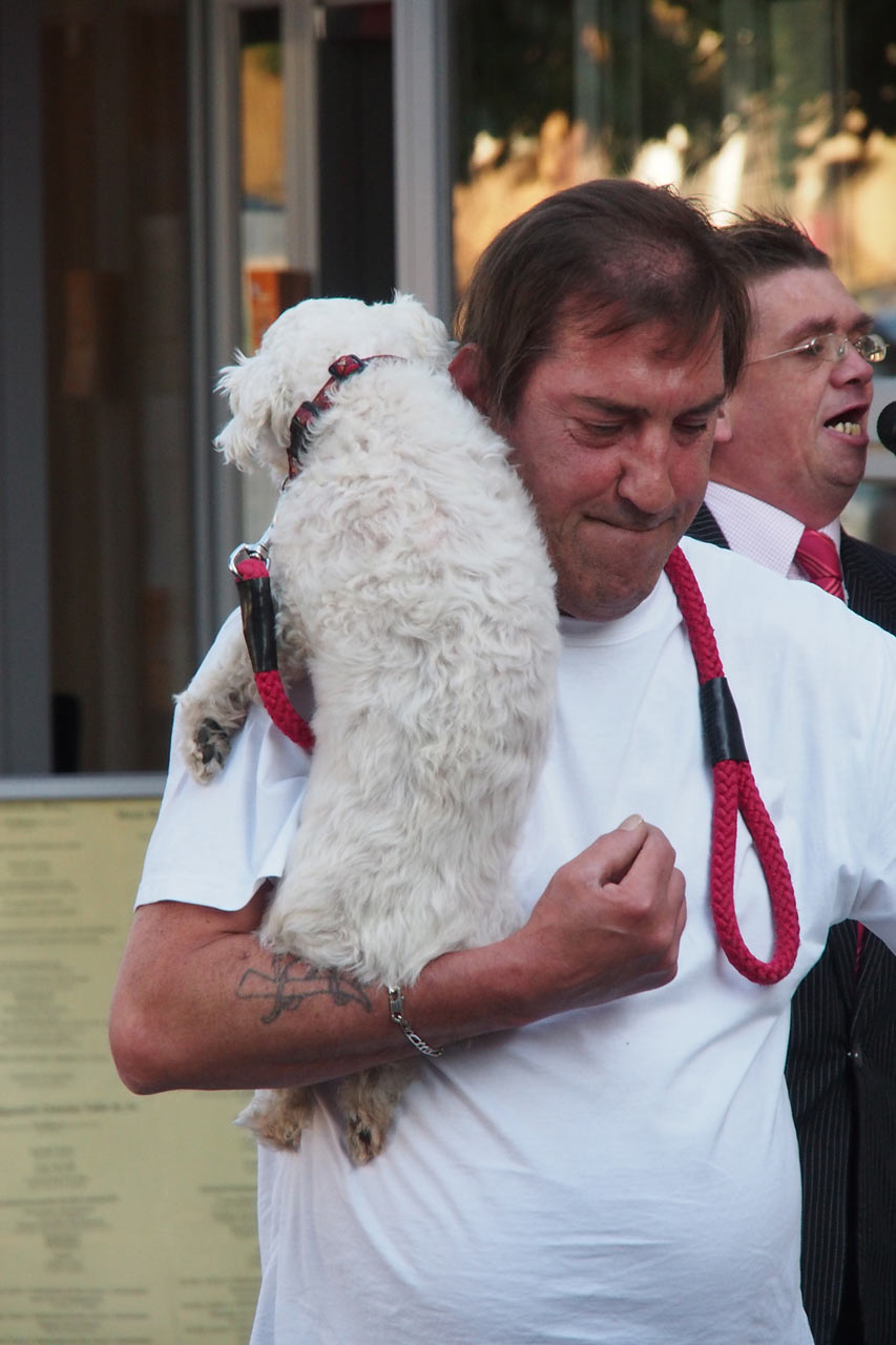 Der mit dem Hund tanzt in De Panne . Fotoclubtour Flandern 2013 (Foto: Manuela Hahnebach)