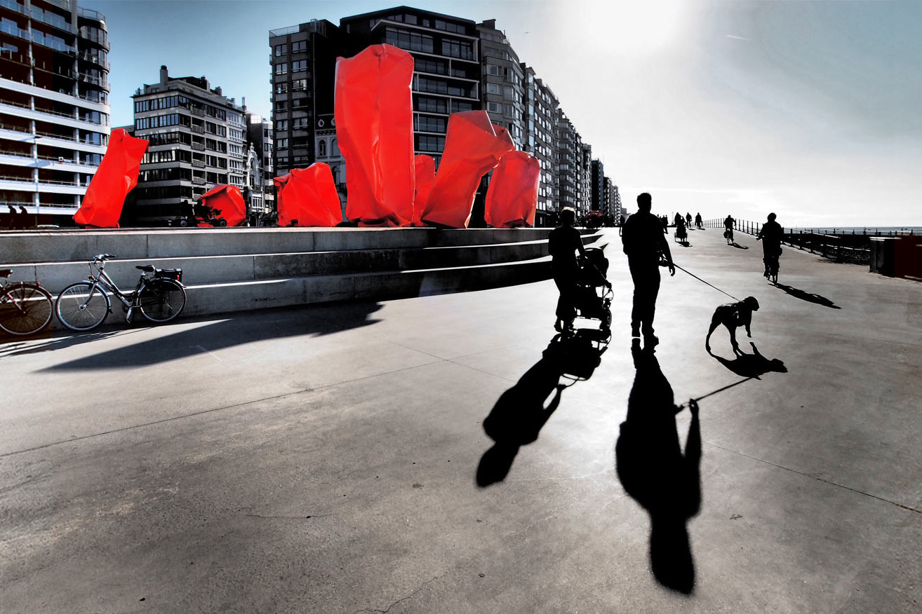 An der Seepromenade: Kunstobjekte Rock Strangers (Arne Quinze) . Oostende . Fotoclubtour Flandern 2013 (Foto: Andreas Kuhrt)
