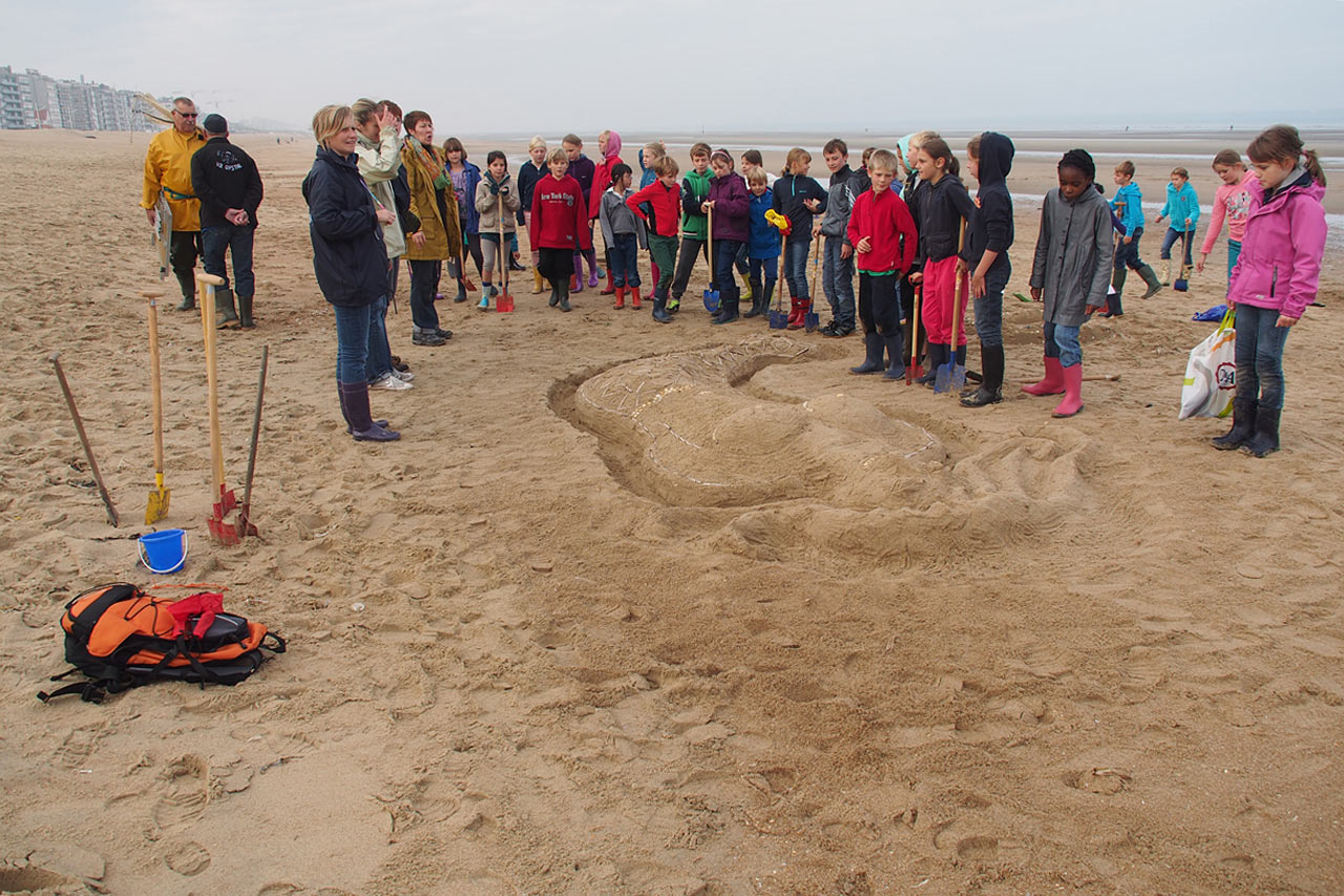 Sandburgen-Wettbewerb am Strand von Ster der Zee . Koksijde . Fotoclubtour Flandern 2013 (Foto: Andreas Kuhrt)