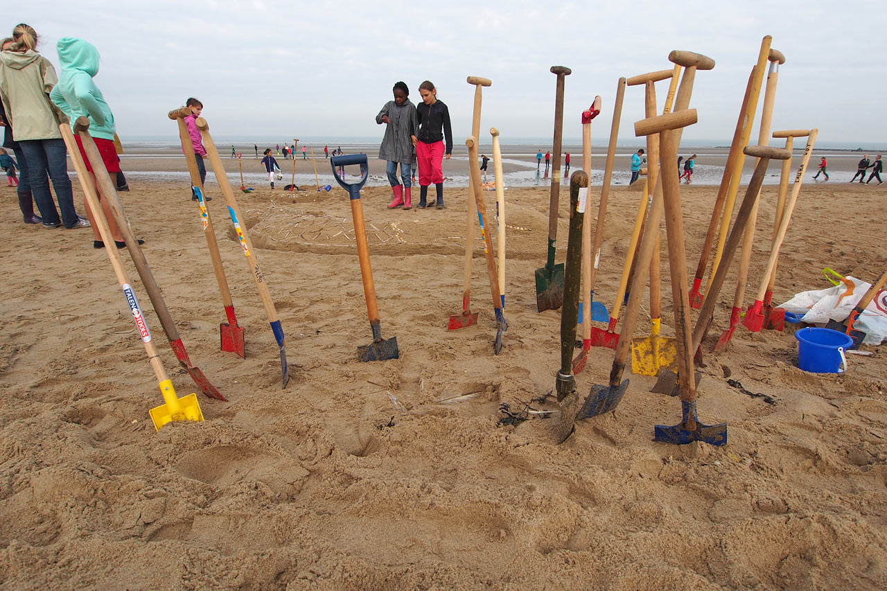 Sandburgen-Wettbewerb am Strand von Ster der Zee . Koksijde . Fotoclubtour Flandern 2013 (Foto: Andreas Kuhrt)
