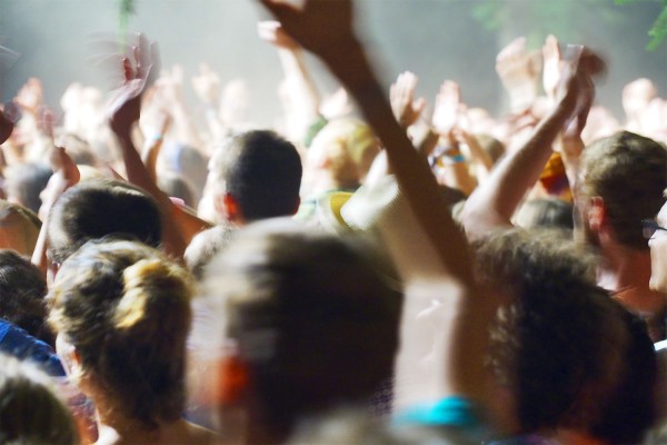 Publikum . Caravan Palace (Frankreich) . TFF . Rudolstadt . 2015 (Foto: Andreas Kuhrt)