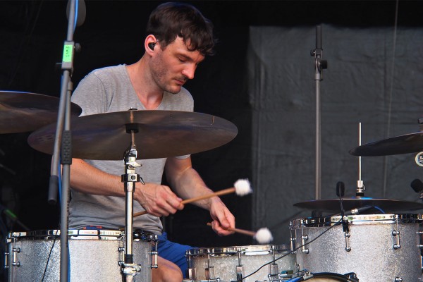 Fabian Stevens . Alin Coen Band (Weimar/Leipzig) . TFF . Rudolstadt . 2015 (Foto: Andreas Kuhrt)