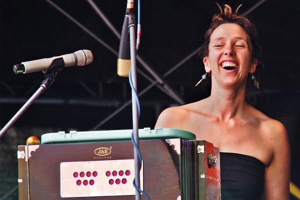 Lisa Jen . 9Bach (Wales) . TFF . Rudolstadt . 2015 (Foto: Andreas Kuhrt)