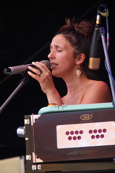 Lisa Jen . 9Bach (Wales) . TFF . Rudolstadt . 2015 (Foto: Andreas Kuhrt)