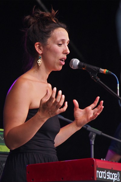 Lisa Jen . 9Bach (Wales) . TFF . Rudolstadt . 2015 (Foto: Andreas Kuhrt)