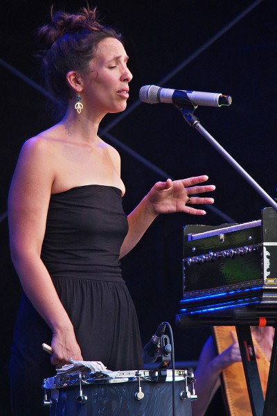 Lisa Jen . 9Bach (Wales) . TFF . Rudolstadt . 2015 (Foto: Andreas Kuhrt)