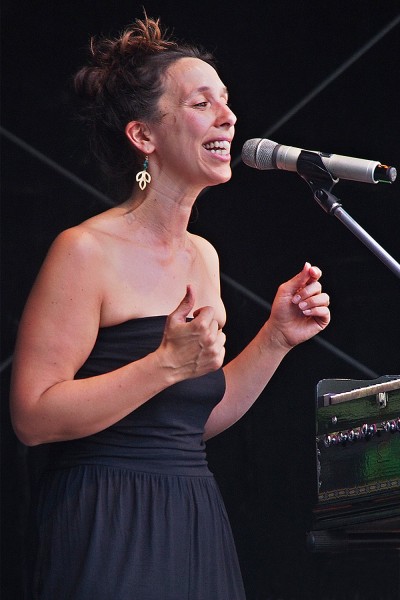 Lisa Jen . 9Bach (Wales) . TFF . Rudolstadt . 2015 (Foto: Andreas Kuhrt)