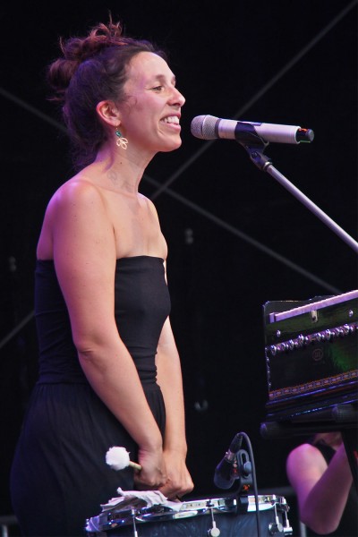 Lisa Jen . 9Bach (Wales) . TFF . Rudolstadt . 2015 (Foto: Andreas Kuhrt)