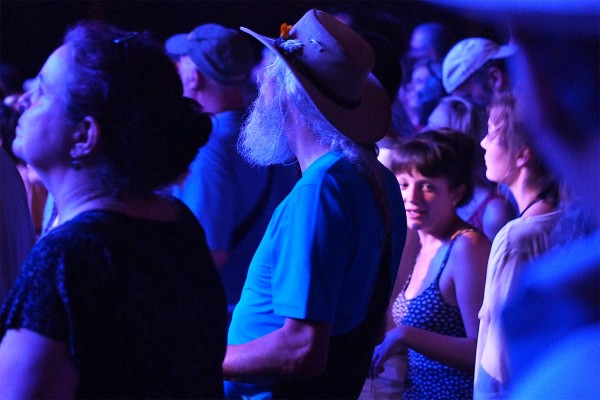 Publikum . Les Ambassadeurs (Mali) . TFF . Rudolstadt . 2015 (Foto: Andreas Kuhrt)