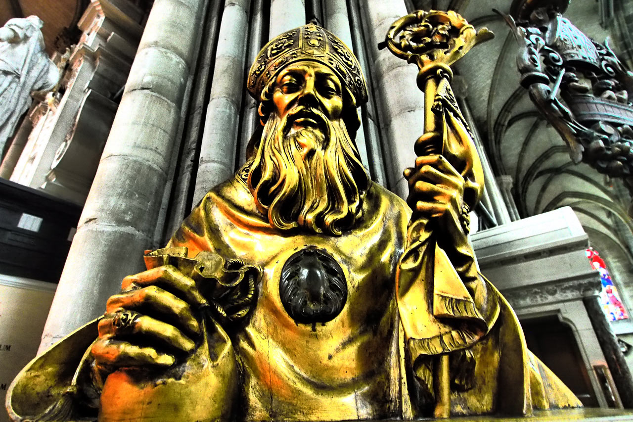 Skulptur in Sint Maartenskathedraal (Kathedrale Heiliger Martin) . Ypern . Fotoclubtour Flandern 2013 (Foto: Andreas Kuhrt)