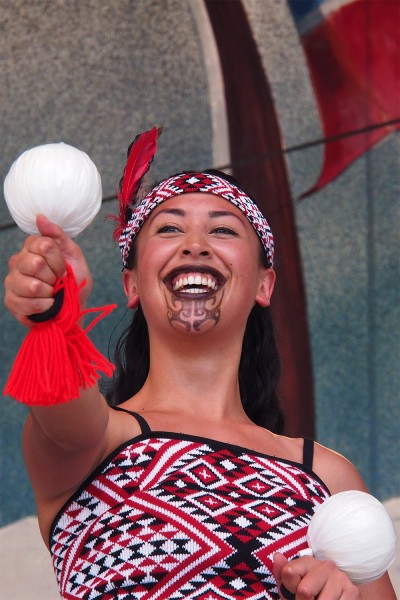 Poi-Tänzerin . Hinana (Neuseeland) . TFF . Rudolstadt . 2015 (Foto: Andreas Kuhrt)