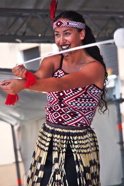 Poi-Tänzerin . Hinana (Neuseeland) . TFF . Rudolstadt . 2015 (Foto: Andreas Kuhrt)