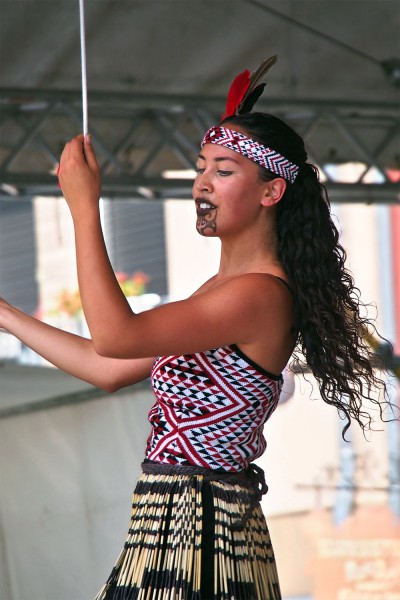 Poi-Tänzerin . Hinana (Neuseeland) . TFF . Rudolstadt . 2015 (Foto: Andreas Kuhrt)