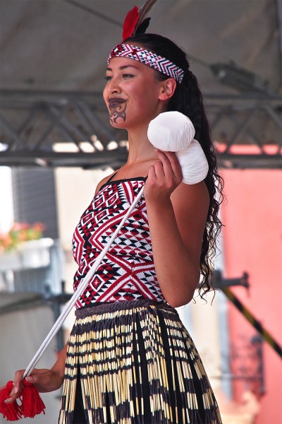 Poi-Tänzerin . Hinana (Neuseeland) . TFF . Rudolstadt . 2015 (Foto: Andreas Kuhrt)