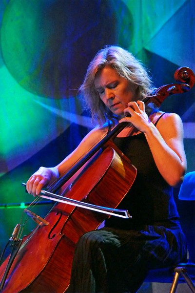 Cellistin . Vassvik (Norwegen) . TFF . Rudolstadt . 2015 (Foto: Andreas Kuhrt)