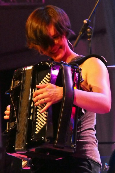 Amy Thatcher . Monster Ceilidh Band (England) . TFF . Rudolstadt . 2015 (Foto: Andreas Kuhrt)