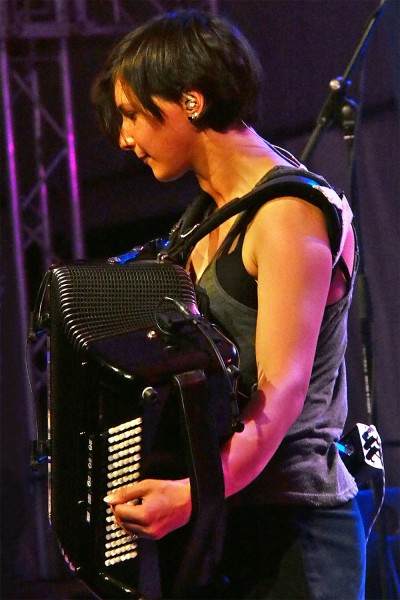 Amy Thatcher . Monster Ceilidh Band (England) . TFF . Rudolstadt . 2015 (Foto: Andreas Kuhrt)