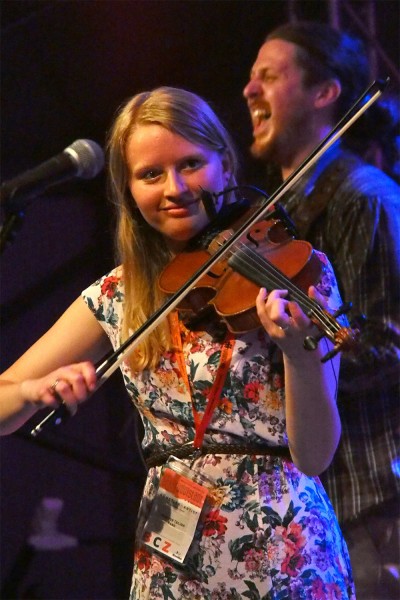 Grace Smith . Monster Ceilidh Band (England) . TFF . Rudolstadt . 2015 (Foto: Andreas Kuhrt)