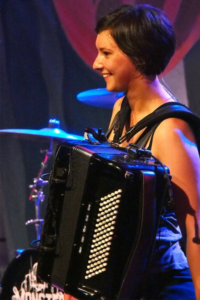 Amy Thatcher . Monster Ceilidh Band (England) . TFF . Rudolstadt . 2015 (Foto: Andreas Kuhrt)