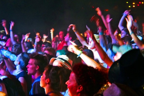 Publikum . Nomadic Massive (Kanada) . TFF . Rudolstadt . 2015 (Foto: Andreas Kuhrt)