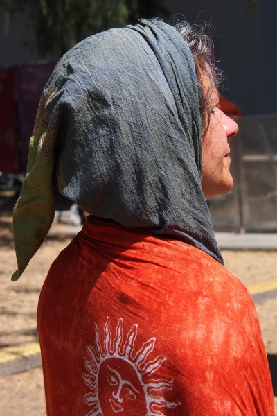 Frau mit Zipfeltuch . TFF . Rudolstadt . 2015 (Foto: Andreas Kuhrt)