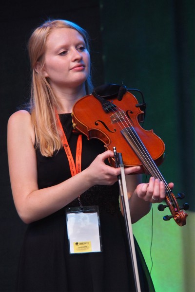 Grace Smith . Monster Ceilidh Band (England) . TFF . Rudolstadt . 2015 (Foto: Andreas Kuhrt)