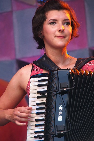 Amy Thatcher . Monster Ceilidh Band (England) . TFF . Rudolstadt . 2015 (Foto: Andreas Kuhrt)